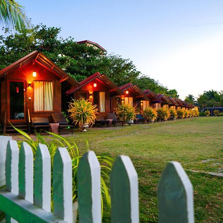 Jkab Beach Resort Тринкомали Экстерьер фото