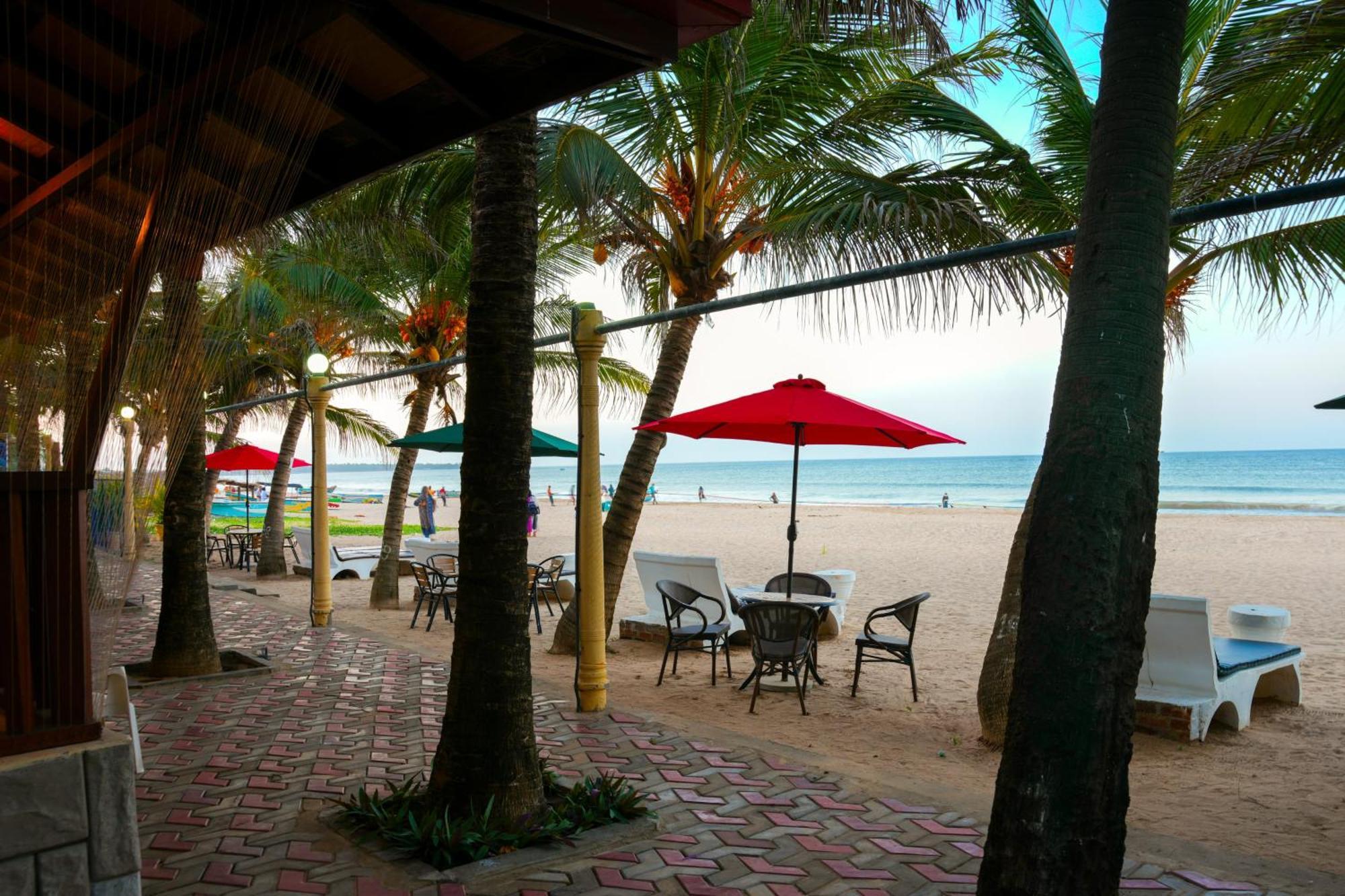 Jkab Beach Resort Тринкомали Экстерьер фото